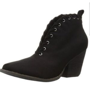 💚Coconuts Matisse V cut Booties